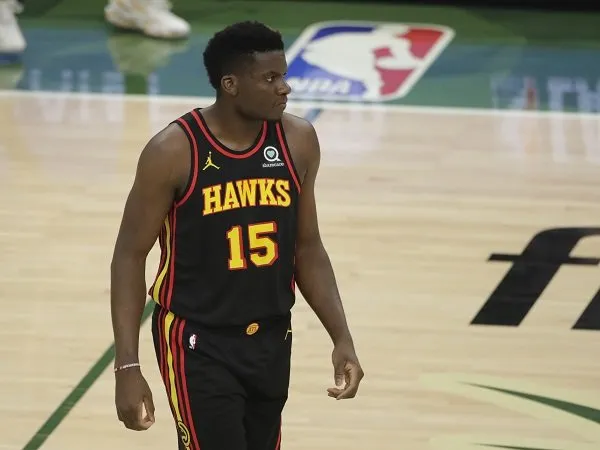 Atlanta Hawks bakal pertahankan Clint Capela hingga tahun 2025.