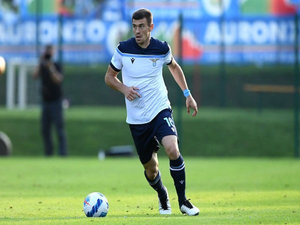 Red Star Berminat Rekrut Defender Tak Terpakai Lazio