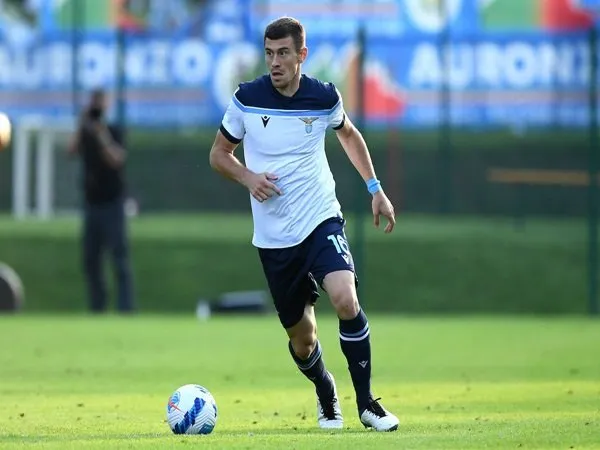 Defender Lazio diminati Red Star