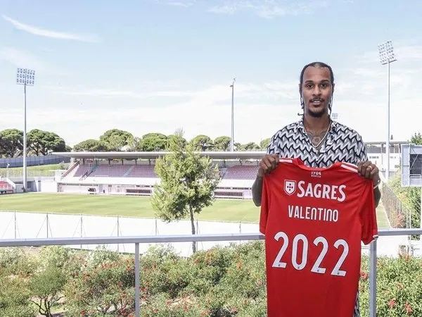 Valentino Lazaro / via SL Benfica Official