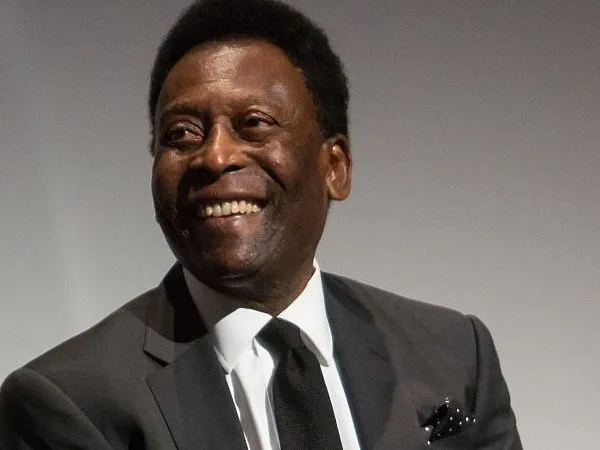 Pele Beri Kabar Dirinya Harus Jalani Operasi Angkat Tumor