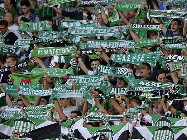 UEFA Izinkan Penggemar Hadiri Laga Tandang Kompetisi Eropa