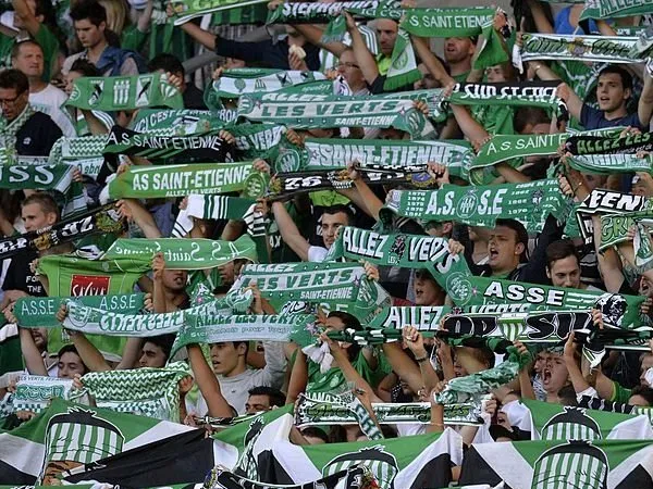 UEFA Izinkan Penggemar Hadiri Laga Tandang Kompetisi Eropa