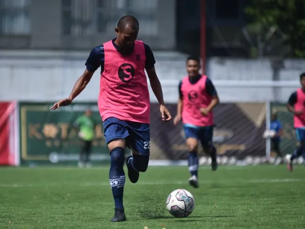 Maung Bandung menyiapkan 21 pemain menghadapi Persita, termasuk Supardi yang sudah pulit dari cedera.