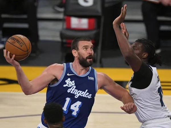Keinginan pulang Marc Gasol ke Spanyol jadi alasan Lakers rekrut Deandre Jordan.