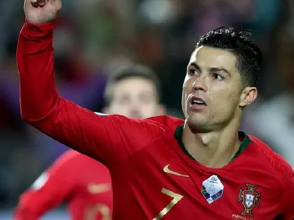 Menurut Dimitar Berbatov, posisi terbaik Cristiano Ronaldo di MU adalah centre-forward