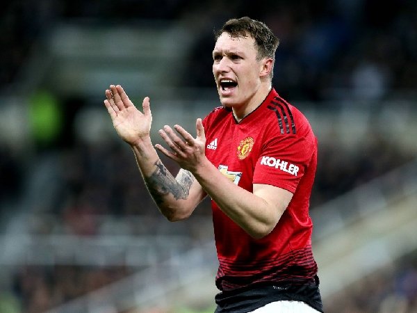 Berani Jujur Soal Masalahnya, Phil Jones Dipuji Eks Gelandang MU