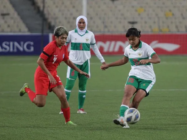 Timnas wanita Indonesia saat menghadapi Singapura