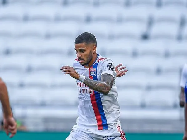 Bek kiri Lyon Henrique soroti keputusan kartu merah wasit untuk timnya