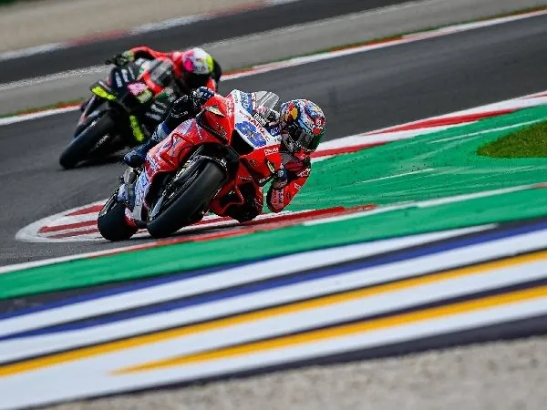 Jorge Martin minta saran agar bisa kompetitif lagi kepada Jorge Lorenzo.