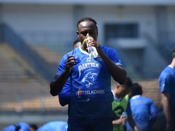Bek Persib, Victor Igbonefo
