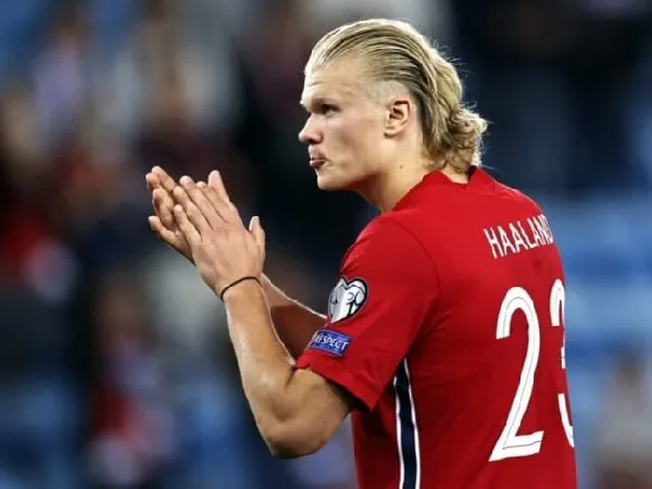Meski cedera, striker Borussia Dortmund, Erling Haaland, tetap dipanggil oleh timnas Norwegia