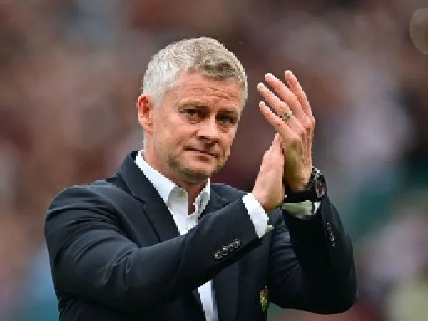 Gabby Agbonlahor meyakini bahwa MU seharusnya memberi lebih banyak waktu pada Ole Gunnar Solskjaer untuk membuktikan diri