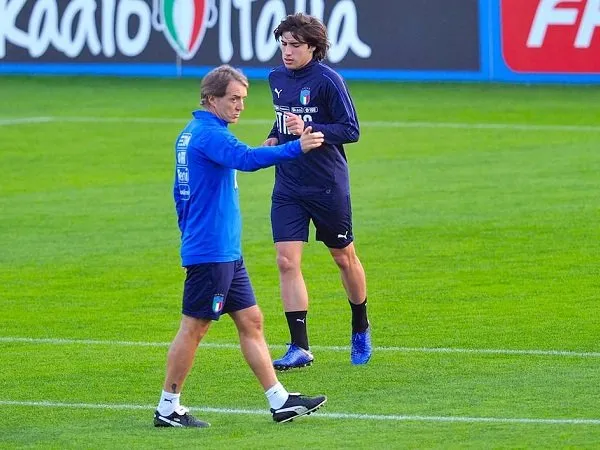 Sandro Tonali dan Roberto Mancini