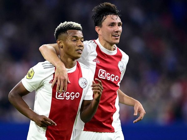 Ajax Siap Beri Diskon, Milan Bakal Rekrut David Neres?