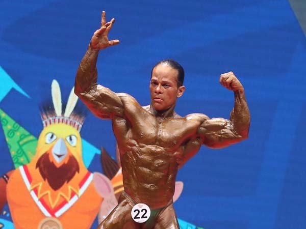 Iwan Samurai, Binaragawan Sumbar Yang Catatkan Hatrick Medali Emas PON