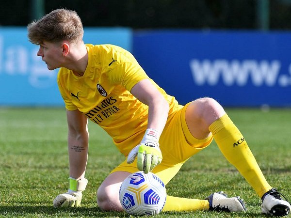 Kiper Bertalenta Primavera Baru Muncul, Ini Rencana Milan Untuk Jungdal