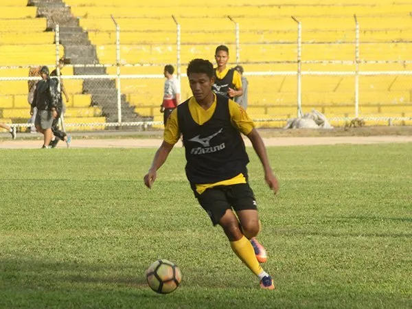 Gelandang Semen Padang FC, Manda Cingi