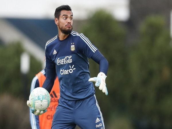 Sah! Sergio Romero Resmi Bergabung ke Venezia