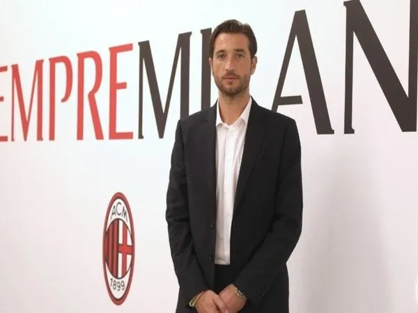 AC Milan resmi mengumumkan perekrutan kiper veteran asal Italia yaitu Antonio Mirante pada Rabu (13/10) / via AC Milan Official
