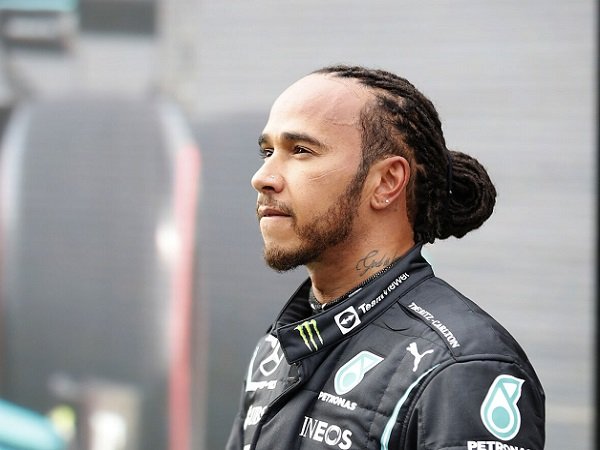 Lewis Hamilton Akui Tak Tertekan Meski Tergusur dari Puncak Klasemen
