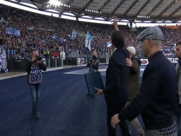 Ultras Lazio Berikan Sambutan Hangat Pada Simone Inzaghi di Olimpico