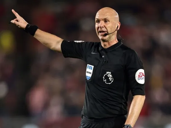 Man United vs Liverpool Akan Dipimpin Wasit Kelahiran Manchester