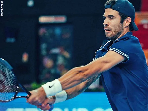 Karen Khachanov pantang menyerah demi amankan satu tiket perempatfinal di Moskow musim 2021