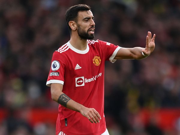 Bruno Fernandes Tak Harus Diusir Keluar Lapangan Meski Langgar Curtis Jones