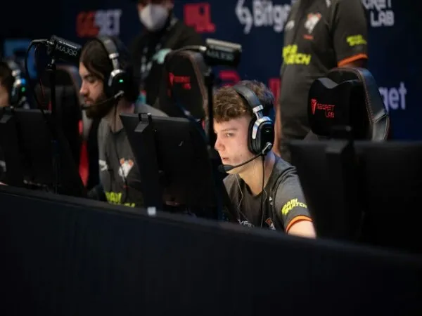 Entropiq dan Virtus Pro Melaju ke Legends Stage PGL Stockholm Major