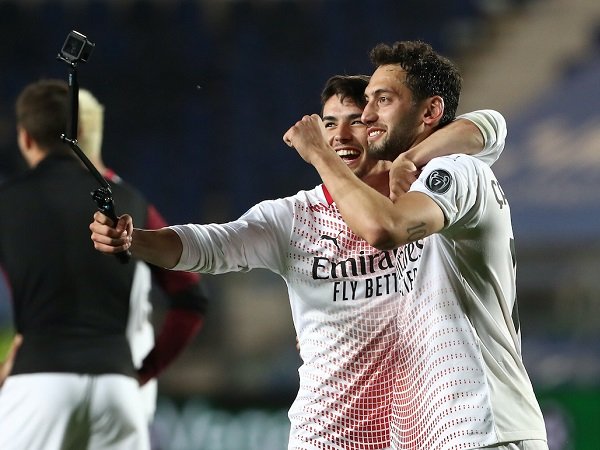 Dari Kawan Jadi Lawan, Derby Milan Jadi Pertarungan Brahim vs Calhanoglu