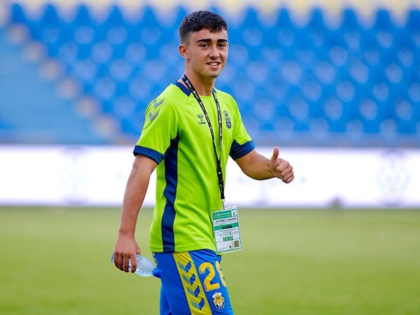Milan Tergila-gila Starlet Las Palmas Alberto Moleiro
