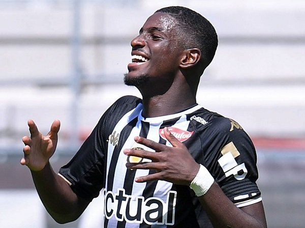 Milan Bakal Hadapi Juventus dan Inter Dalam Perburuan Mohamed-Ali Cho