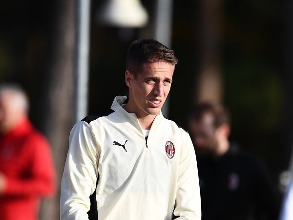 Conti dan Castillejo Dipersilakan Tinggalkan Milan