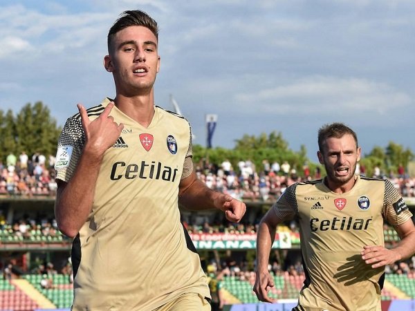 Milan dan Inter Sama-sama Tertarik Ingin Bajak Lorenzo Lucca Dari Pisa