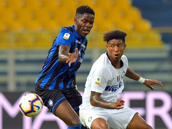 Simon Kjaer Cedera, Milan Bidik Bek Muda Atalanta Caleb Okoli