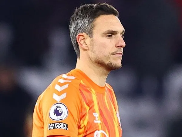 Hasenhuttl Mempertanyakan Profesionalisme Alex McCarthy