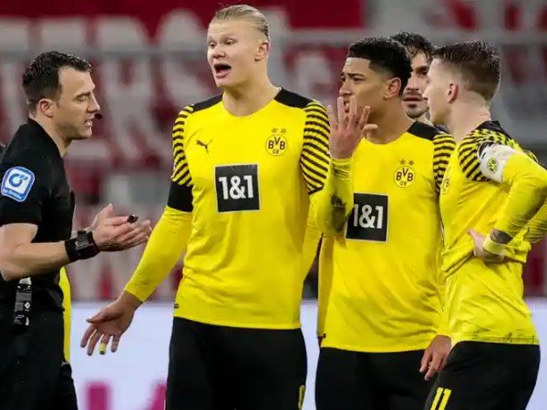 Petinggi Dortmund Bela Jude Bellingham Soal Ucapan Provokatifnya ke Wasit