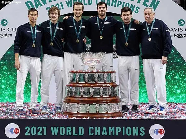 Rusia naik podium juara Davis Cup Finals musim 2021