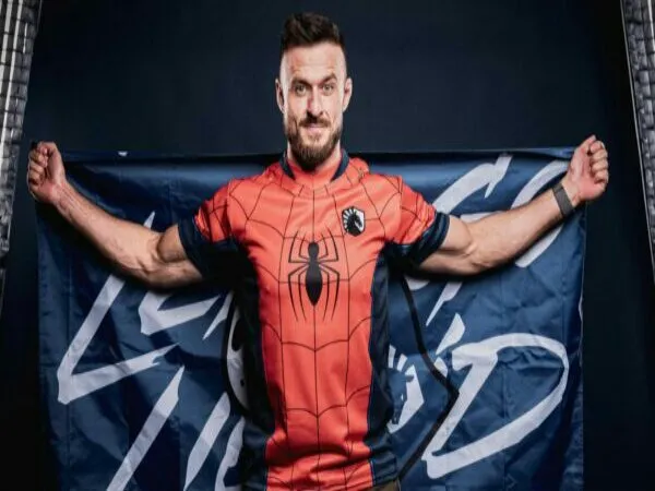 Legenda CS:GO pashaBiceps Bakal Lakoni Debut MMA