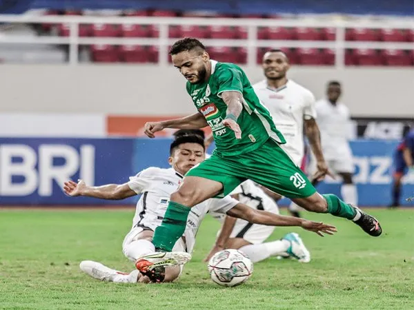 Laga PSS Sleman kontra Persipura Jayapura