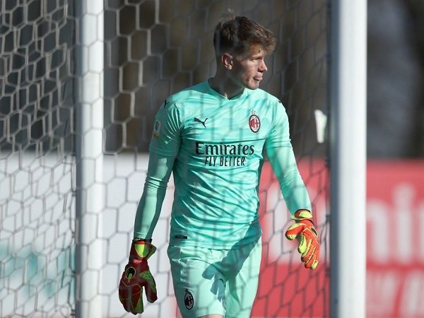 Kiper Primavera Andreas Jungdal Beberkan Perbedaan Maignan dan Donnarumma