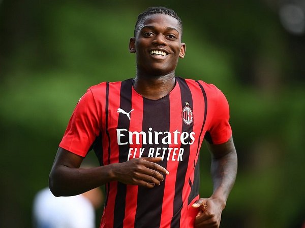 Milan Tak Gentar Meski Manchester City Kepincut Leao