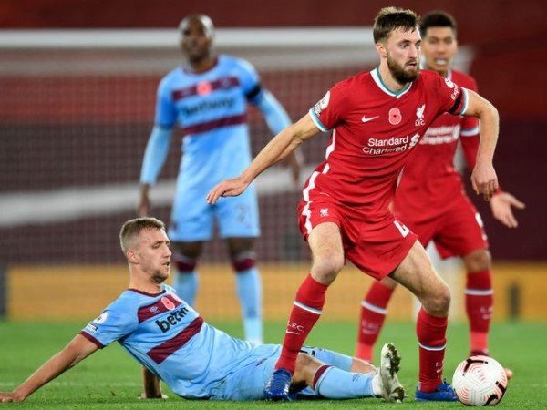 Frankfurt Ikut Bersaing Datangkan Nathaniel Phillips dari Liverpool