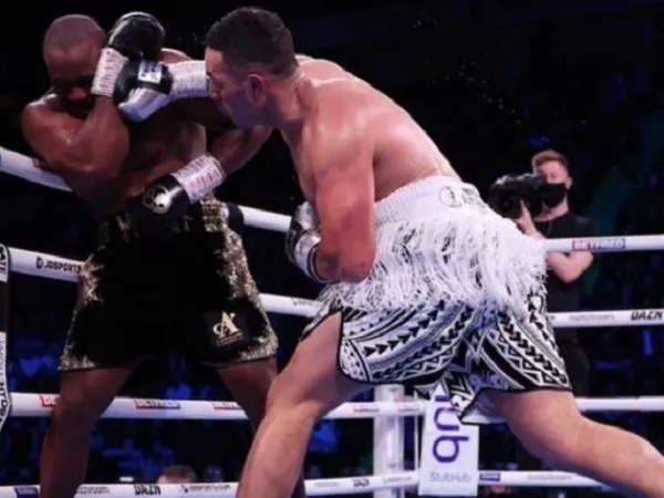 Joseph Parker ketika menghadapi Derek Chisora.