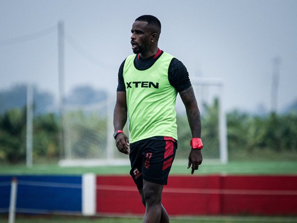 Greg Nwokolo Kembali ke Pelukan Madura United, Langsung Gabung Latihan