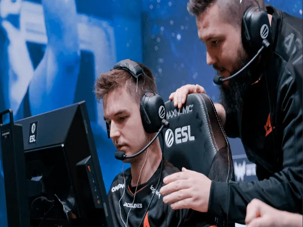 Bantah Akan Balik ke Astralis, dev1ce Bicara Kesehatan Mental