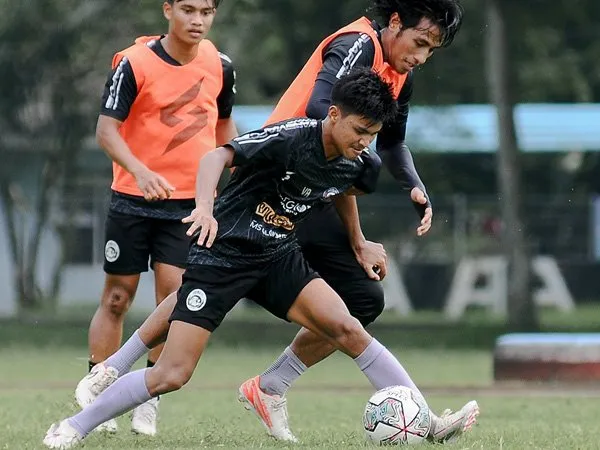 Genta Alparedo ikut berlatih bersama Arema FC