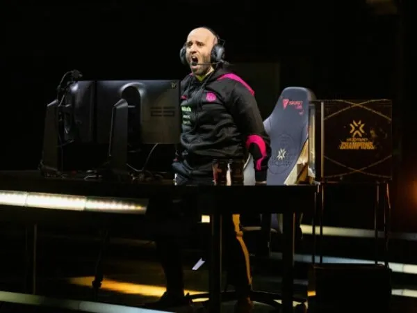 Onur Resmi Undur Diri Sebagai Pelatih KRÜ Esports