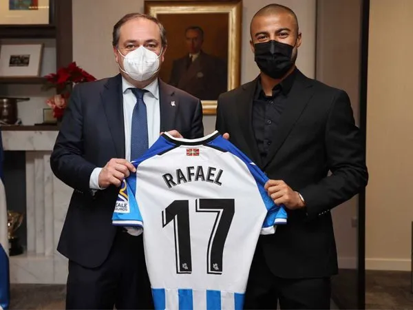 Gelandang Paris Saint-Germain, Rafinha.